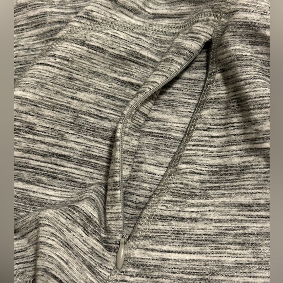 Off Delia Gray Hooded Keyhole Sleeve Dress - Size M - Picture 8 of 12